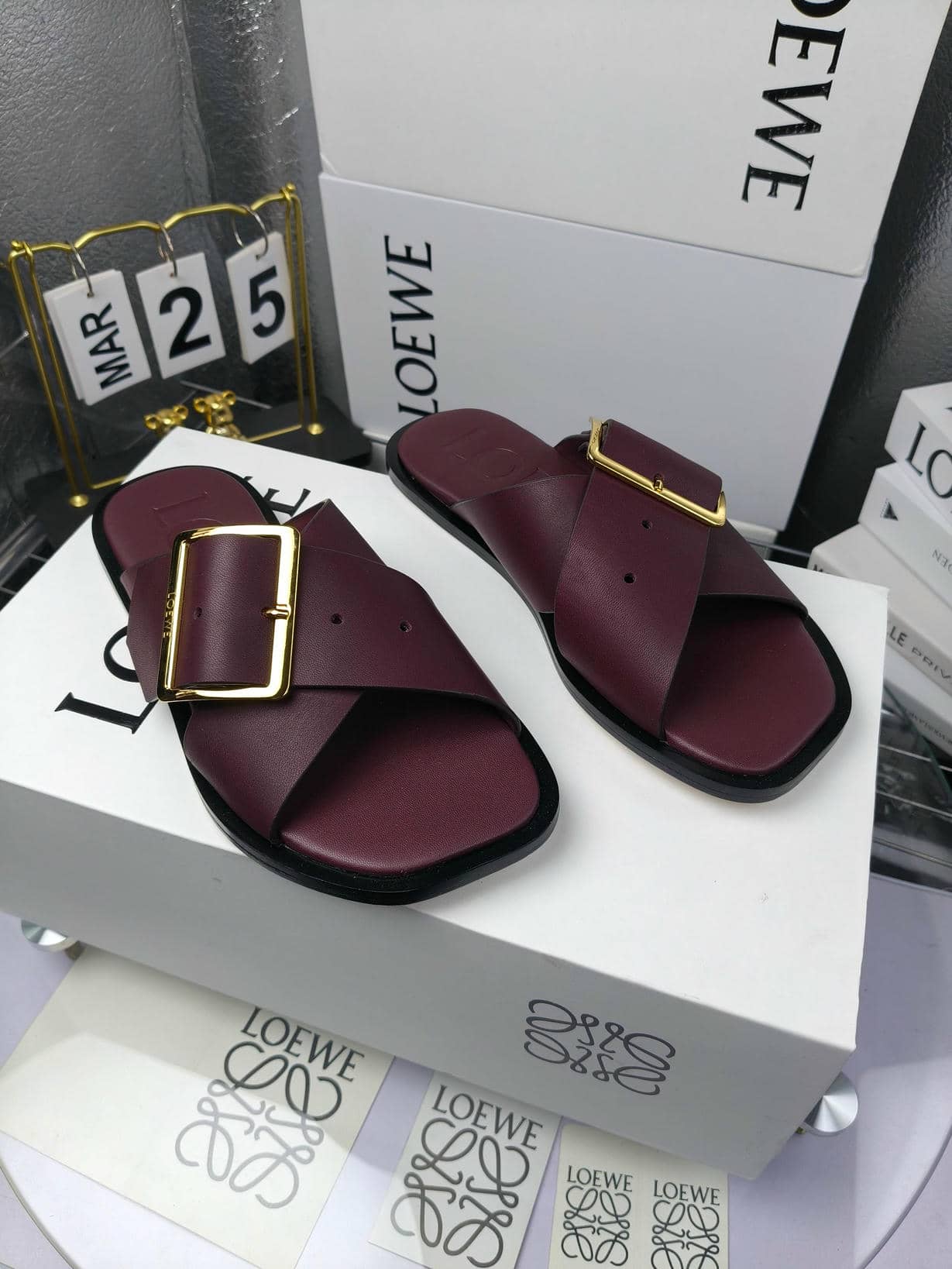 Loewe 25SS slider-5